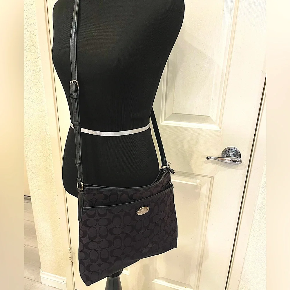 NEW Coach Black Signature Canvas and Leather File Crossbody Handbag - Picture 4 of 15